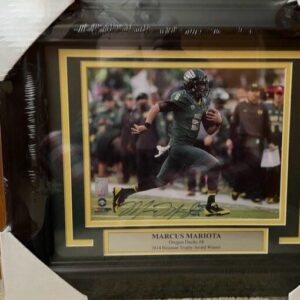 Framed, autographed 15x18 photograph of 2014 Heisman Trophy winner Marcus Mariota running with a football for the Oregon Ducks.